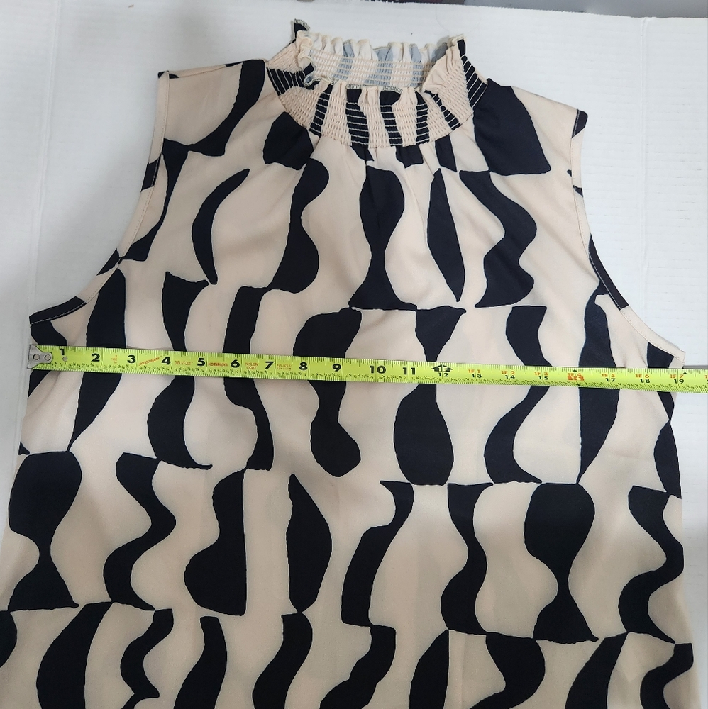 Chic Summer Elegance: Shirred High-Neck Striped Tank Top - Picture 6 of 7